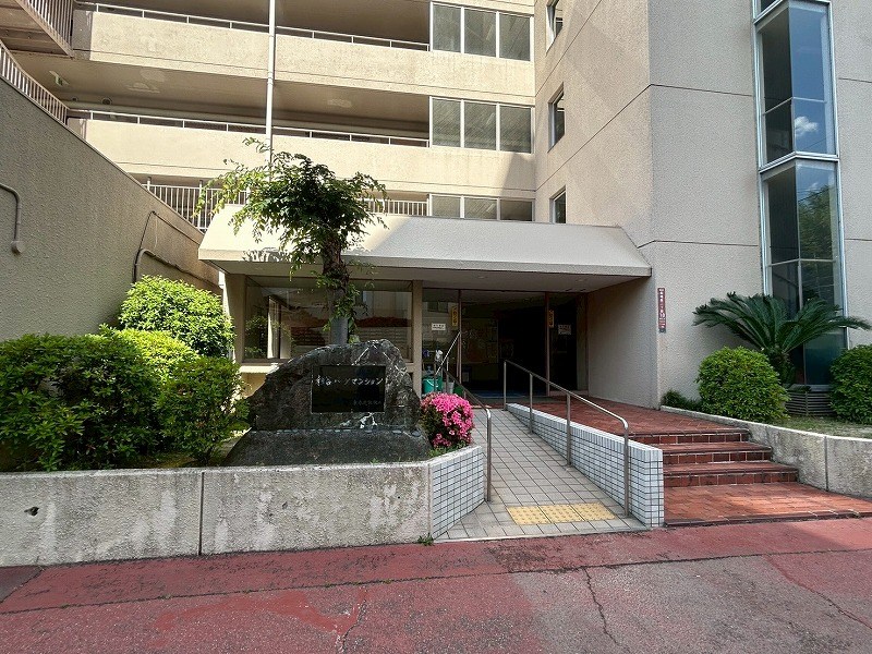 杉谷パークマンション 【現地写真】各居室にはウォークインクローゼットを備えており、衣類や季節物をしっかり収納可能。お部屋を広々とお使いいただける点も大きな魅力です。
