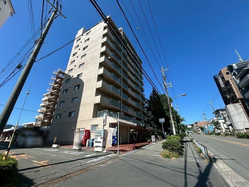 杉谷パークマンション 【現地写真】リフォーム済みの快適性と、最上階ならではの開放感、充実した収納力を兼ね備えたおすすめの一邸です。ぜひご検討ください。