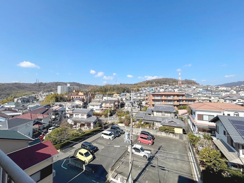 【CASA】イトーピア高槻松が丘B棟  こちらの物件は南向きバルコニーにつき、陽当り良好！お洗濯の際にも活躍しますね♪