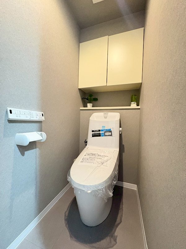 ベルク豊中宮山 収納スペースがございますので掃除用品やトイレットペーパーを収納できます。
