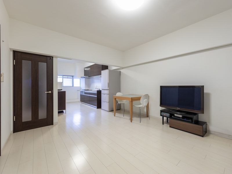【CASA】 ローレルハイツ千里5号棟 【リビング】平成25年9月にリフォーム履歴があり、室内は丁寧に使用されてきた印象です。快適にお住まいいただける状態となっています。