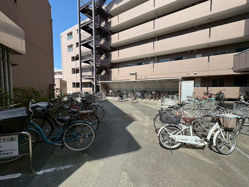 イトーピア東千里 敷地内に駐輪場を設置。毎日の通勤・通学やお買い物にも便利です♪