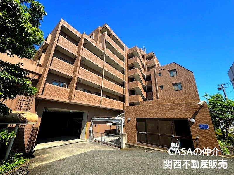 エステムコート吹田片山公園 角部屋につき陽当たり・通風良好。
