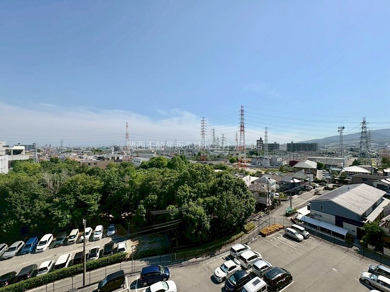 シャルマンコーポ伊丹 向かいは高い建物がない、日当たりが確保されています♪