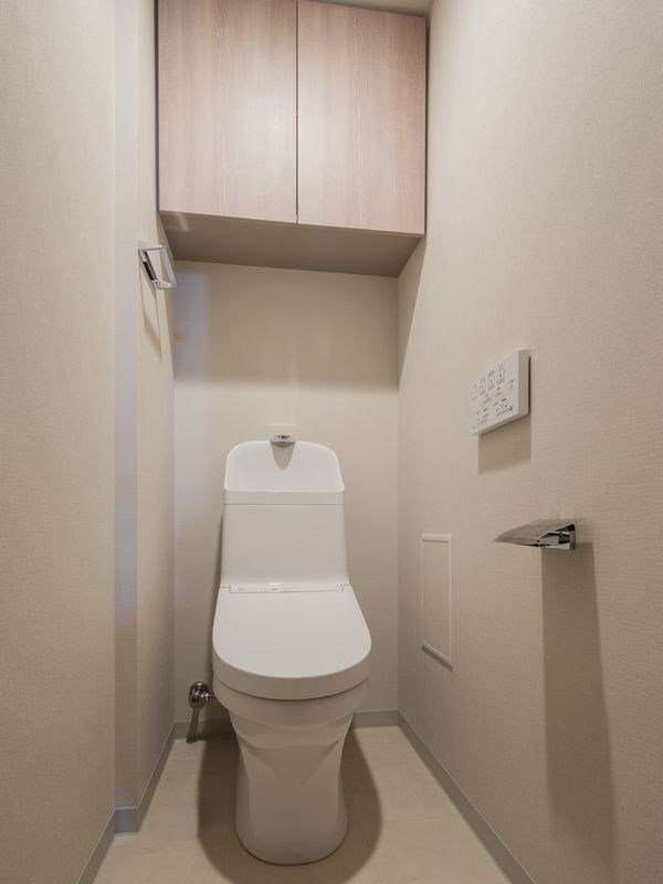 【CASA】 プラウド阪急塚口駅前 【トイレ】トイレは築浅マンションならではの清潔感のある空間となっており、気持ちよくご利用いただけます。