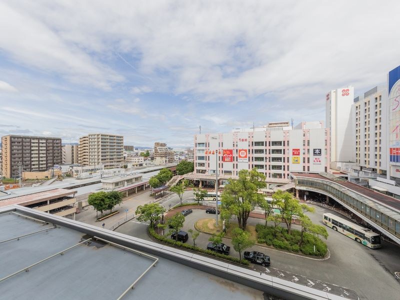 【CASA】 プラウド阪急塚口駅前 【眺望写真】令和4年7月建築の築浅マンションのため、建物全体が新しく、快適で洗練された住環境が魅力です。