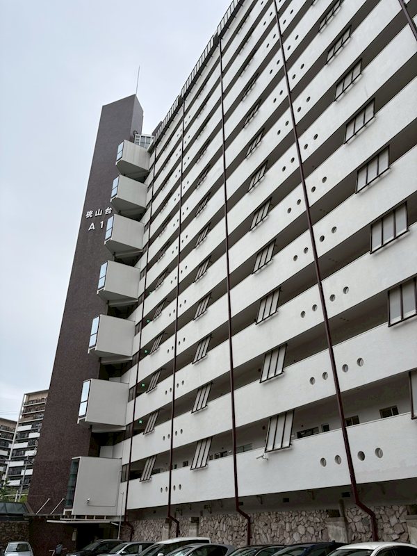 北大阪急行線「桃山台」駅徒歩3分♪総戸数181戸の大規模マンションです。