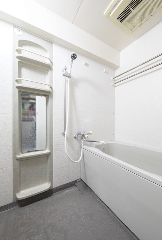 【CASA】ダイアパレス宝塚月見山 清潔感のある白基調の浴室◎