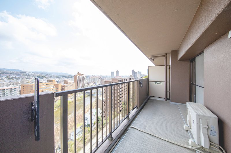 【CASA】ダイアパレス宝塚月見山 広々バルコニー。気持ちよくお洗濯できます♪