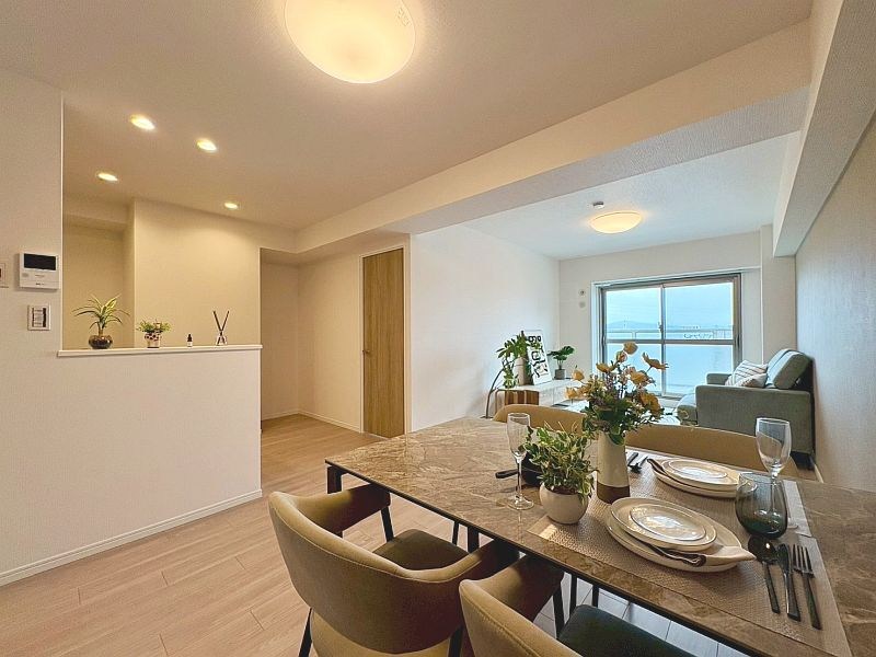【CASA】ユニハイム高槻 家具配置のしやすい造りです。