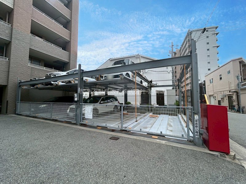 アービング杭瀬宮前公園 お車をお持ちの方も安心して暮らせる住まいです。通勤やお買い物など、毎日の移動もスムーズで、快適なカーライフをサポートします。