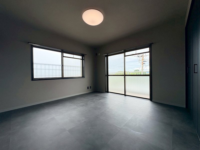 シャルマンコーポ千里山 2面採光、明るい光の入るお部屋。