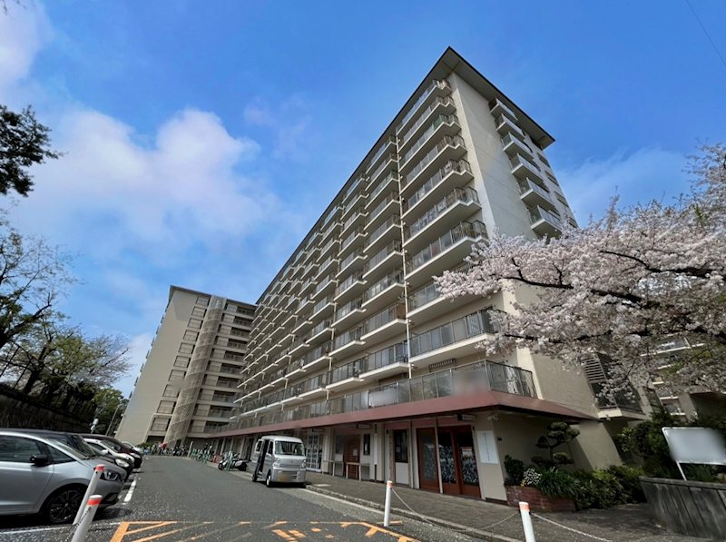 【CASA】ローレルハイツ茨木総持寺2号棟  「JR総持寺」駅徒歩10分。近隣には商業施設が充実しております！