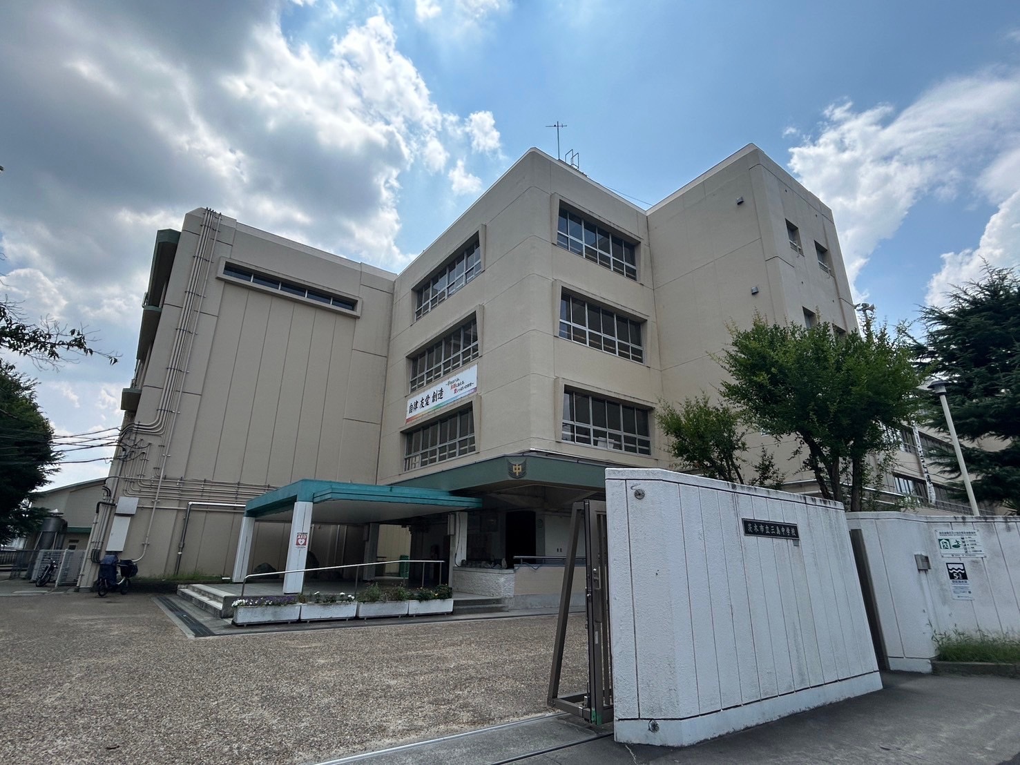 【CASA】ローレルハイツ茨木総持寺2号棟  茨木市立三島中学校