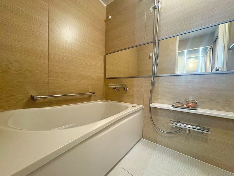 【CASA】茨木南春日丘プライムタウンB棟 ゆったりと足を延ばしていただける広々とした浴槽で、一日の疲れをリフレッシュできますね♪