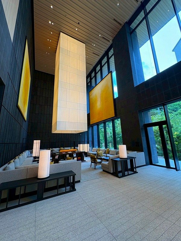 Brillia Tower 箕面船場 TOP OF THE HILL 【共用部エントランス】住宅ローンのご相談等あらゆるご相談、お問合せ承ります。