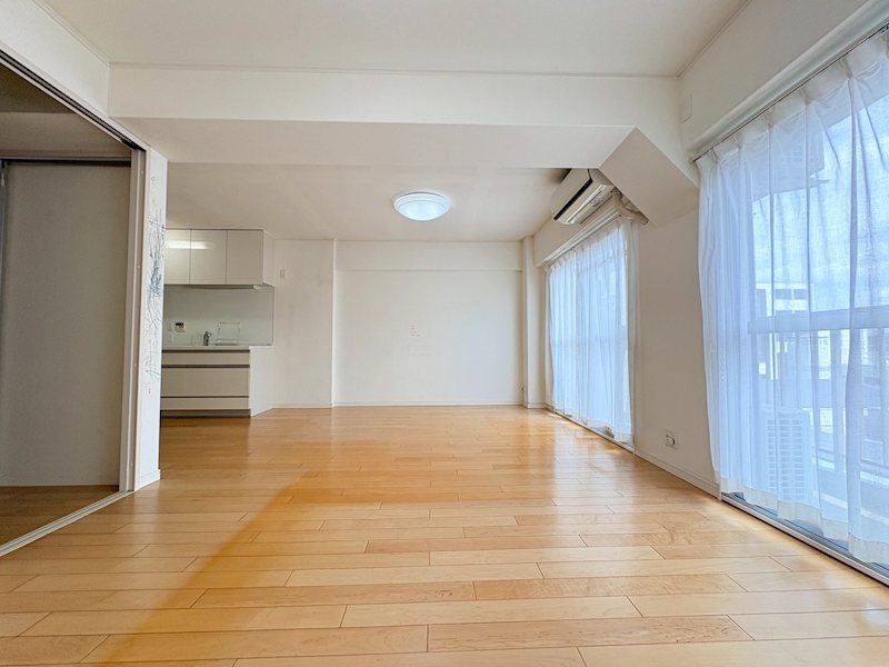 グリーンコーポ江坂第二 大き目の家具をおいてもゆったりとした動線を確保できます。