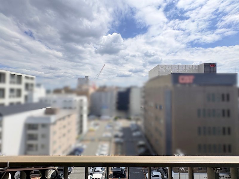 グリーンコーポ江坂第二 9階建マンションの最上階部分