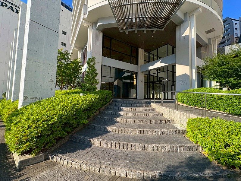 シティゲートタワー千里中央 【共用部エントランス】現地ご内覧ご希望のお客様は、お電話いただければスムーズにご案内させていただけます。