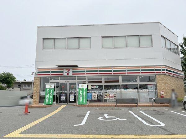 セントラルパレス東豊中 セブンイレブン　豊中緑丘2丁目店