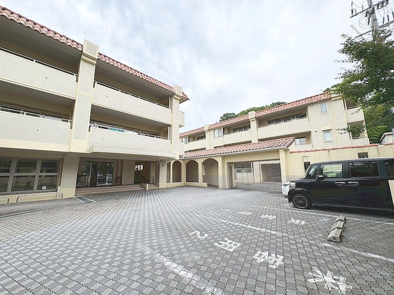 【CASA】パレロワイヤル宝塚 【CASA】阪神・大阪北摂エリア全域の戸建て・土地・マンション・収益物件を取り扱いしております。お気軽にご相談くださいませ。