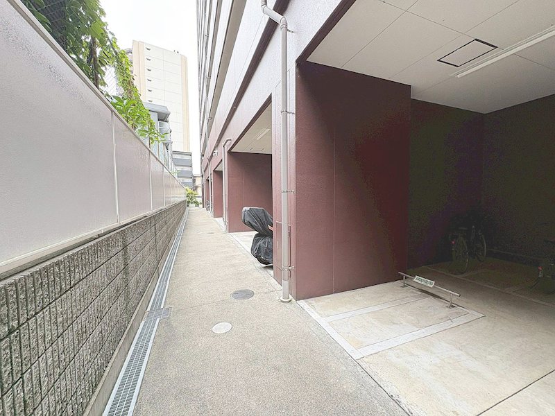 【CASA】グラン・ブルー宝塚 共用部写真（駐車場）