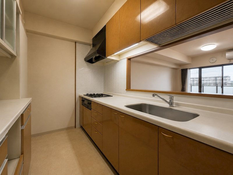 【CASA】セントラル茨木ヒルズウイング 【キッチン】※画像はAI生成により小物を削除しており、実際の仕様・形状・色味とは一部異なる場合がございます。