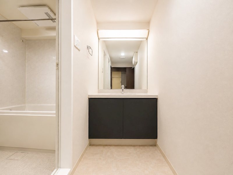 【CASA】セントラル茨木ヒルズウイング 【洗面所】※画像はAI生成により小物を削除しており、実際の仕様・形状・色味とは一部異なる場合がございます。